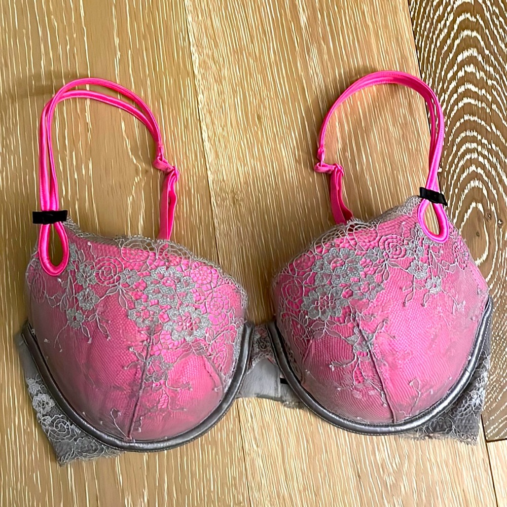 VS 32D Bra